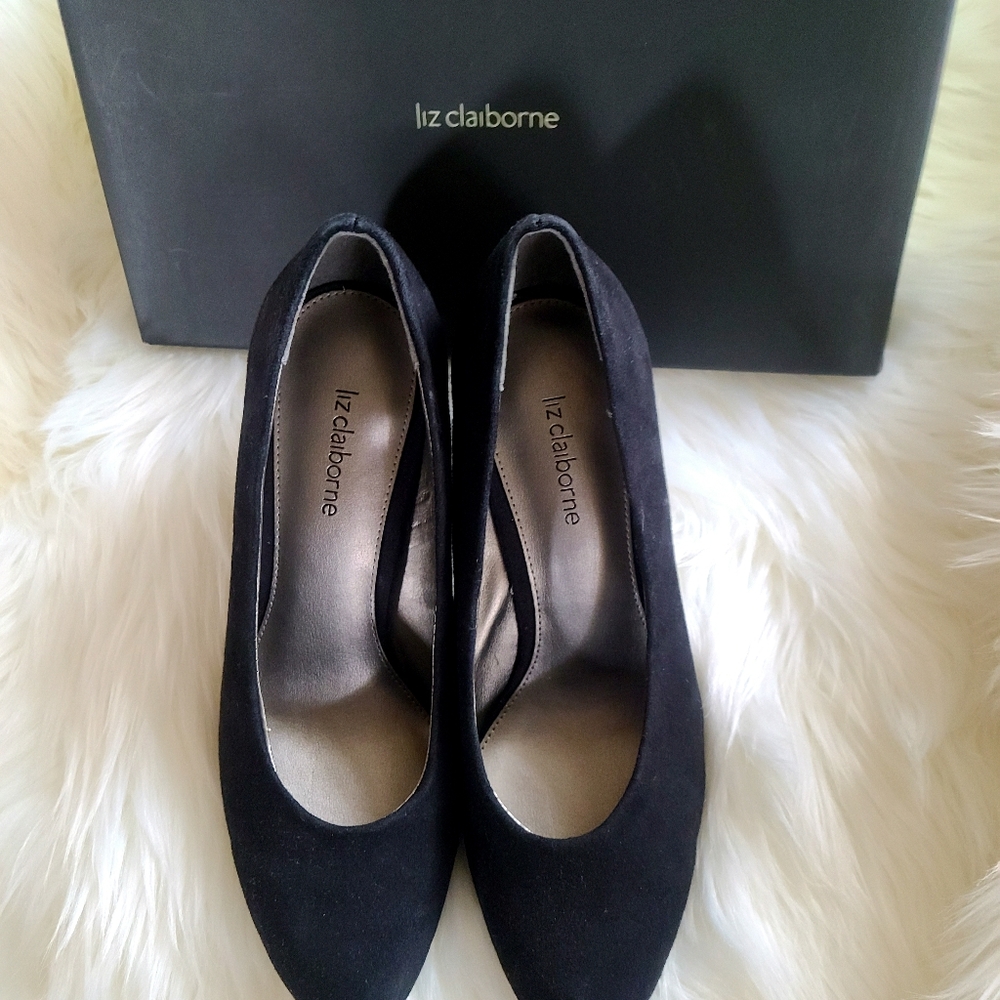 LIZ CLAIBORNE "CHLOE" BLK SUEDE 2.5 HEEL NVR WORN SIZE 8.5